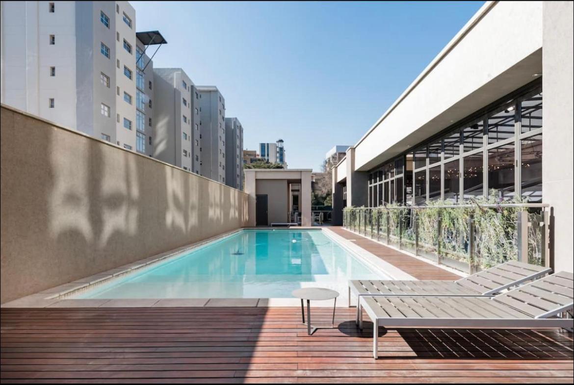 Apartment Sandton Skye Executive - With Inverter *