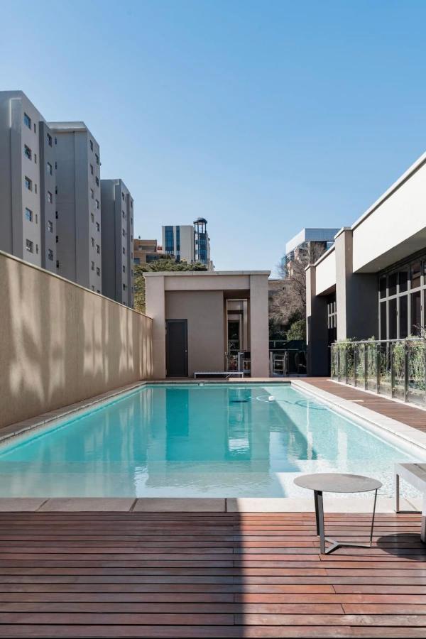 Sandton Skye Executive - With Inverter Apartment *